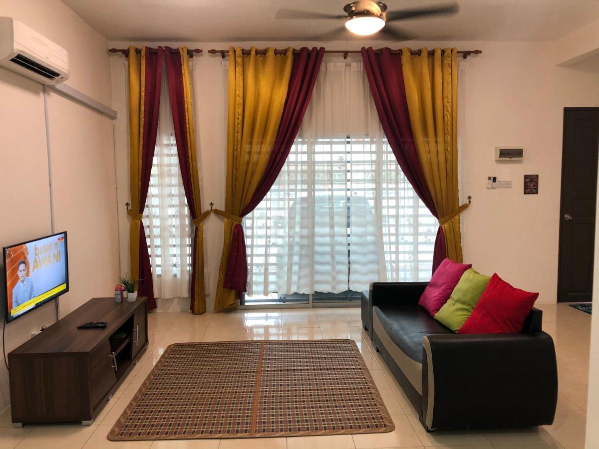 Hasnifana Homestay เซริอิสกันดาร์ ภายนอก รูปภาพ