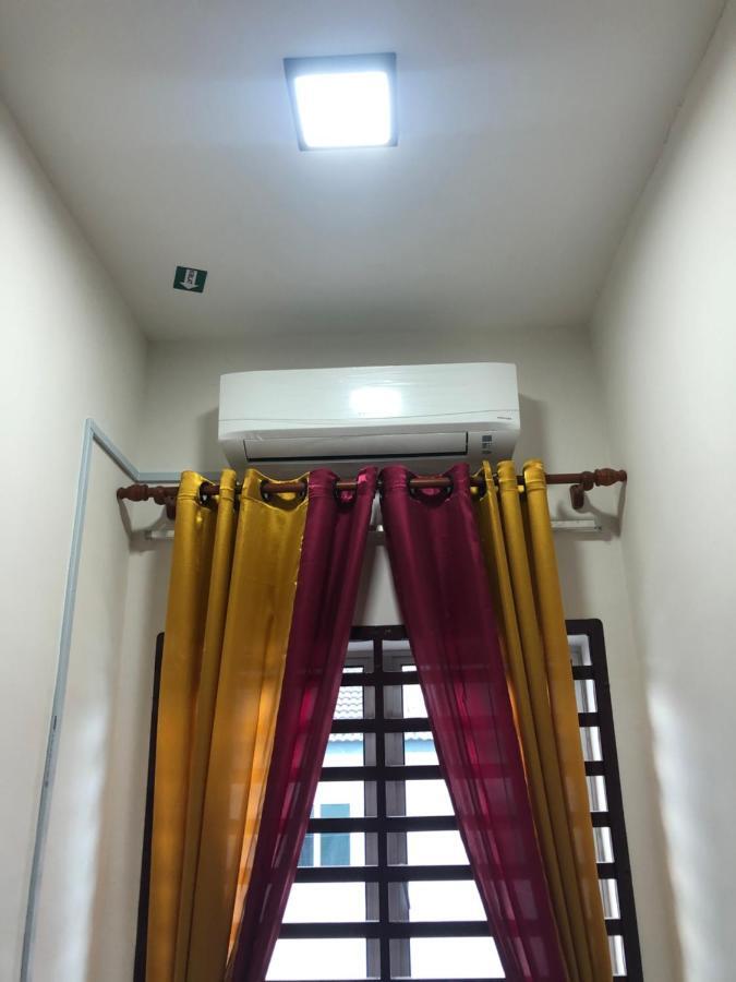 Hasnifana Homestay เซริอิสกันดาร์ ภายนอก รูปภาพ